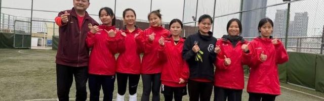 无声亦滚烫：“戴爸”和他聋人女足的孩子们